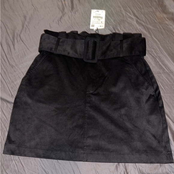 Zara Mini Skirt - Picture 2 of 3